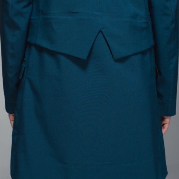 NWOT Rare Lululemon Rain Or Shine Jacket - Picture 7 of 7